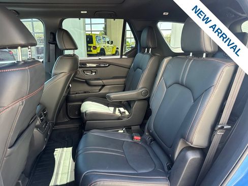 Used 2025 Honda Pilot TrailSport image 14