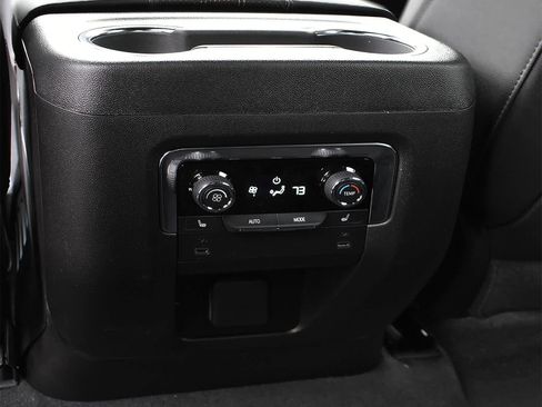 New 2026 Chevrolet Suburban High Country image 11