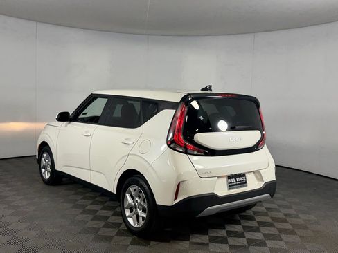 Used 2025 Kia Soul LX w/ LX Technology Package FWD image 9