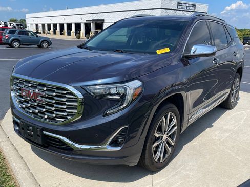 Used 2019 GMC Terrain Denali w/ Advanced Safety Package AWD/4WD image 3