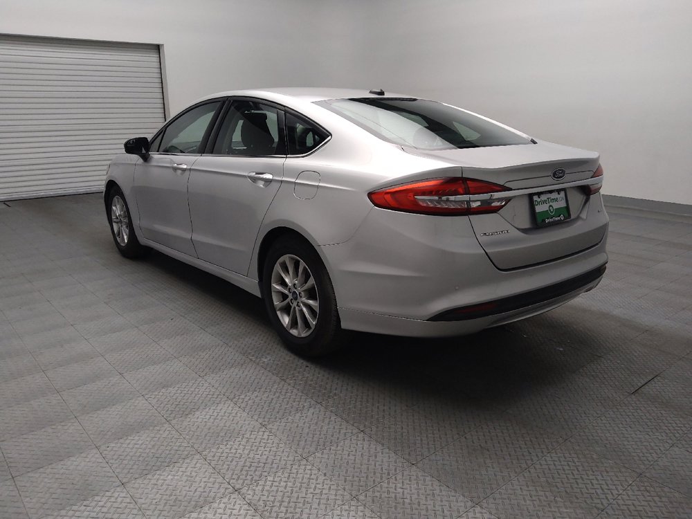 Used 2017 Ford Fusion SE w/ Fusion SE Technology Package FWD image 5