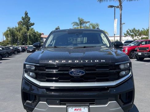Used 2025 Ford Expedition Platinum AWD/4WD image 4