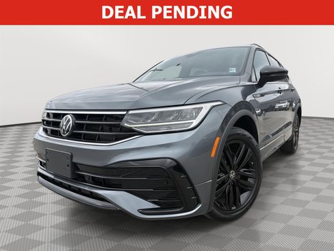 Used 2022 Volkswagen Tiguan SE R-Line FWD image 1
