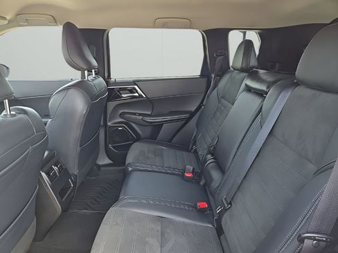 Used 2025 Mitsubishi Outlander SE AWD/4WD image 12