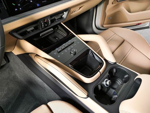 New 2026 Porsche Cayenne Coupe AWD/4WD image 19