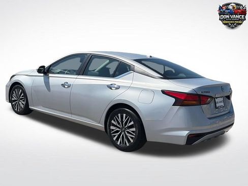 Used 2023 Nissan Altima 2.5 SV FWD image 3
