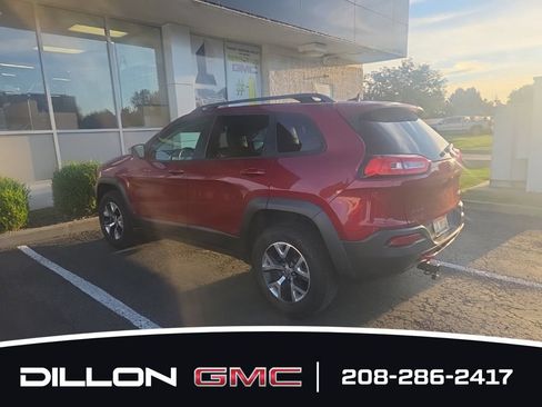 Used 2016 Jeep Cherokee Trailhawk w/ Leather Interior Group AWD/4WD image 5