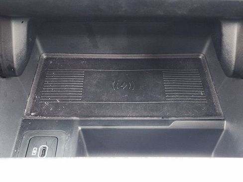 Used 2025 Land Rover Range Rover Velar S AWD/4WD image 18