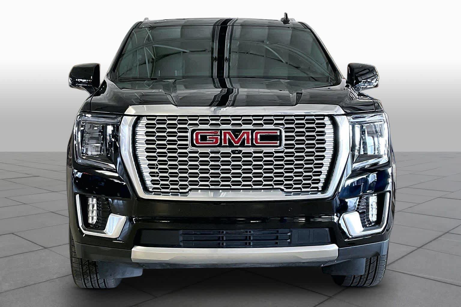 Used 2024 GMC Yukon Denali w/ Denali Reserve Package AWD/4WD image 3