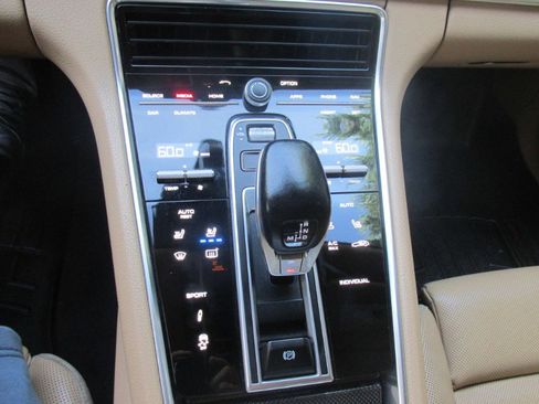 Used 2018 Porsche Panamera 4 image 84