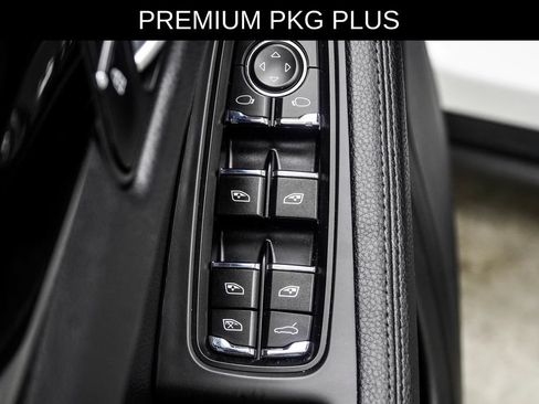 Used 2023 Porsche Macan AWD/4WD image 46