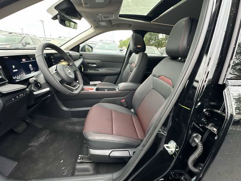 New 2026 Nissan Kicks SR w/ SR Premium Package AWD/4WD image 24