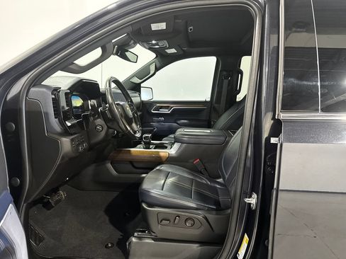 Used 2022 Chevrolet Silverado 1500 High Country w/ Z71 Off-Road Package AWD/4WD image 16