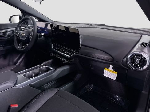 New 2026 Chevrolet Equinox EV LT image 28