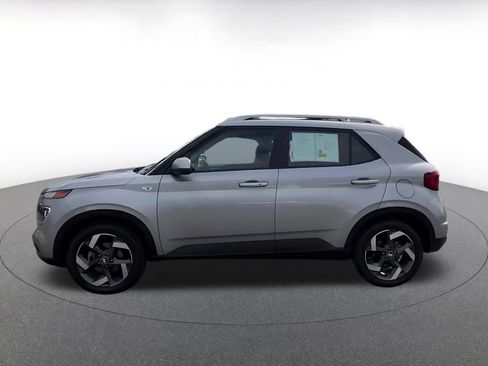 Used 2025 Hyundai Venue SEL FWD image 9