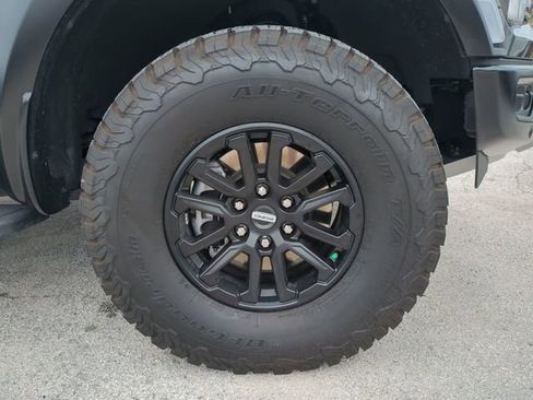 Used 2025 Ford F150 Raptor AWD/4WD image 11