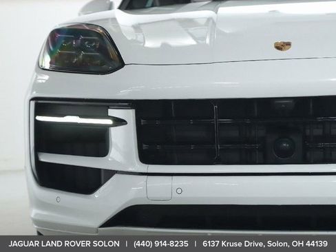 Used 2025 Porsche Cayenne GTS AWD/4WD image 46