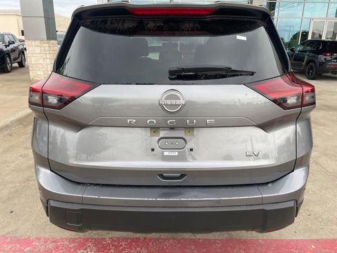 Used 2024 Nissan Rogue SV FWD image 10