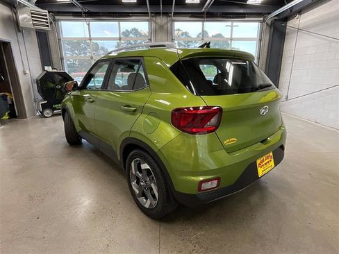 Used 2021 Hyundai Venue SEL FWD image 3