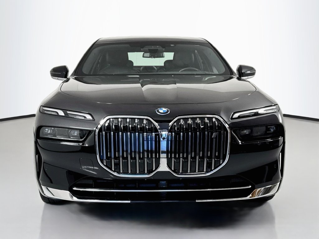 Used 2023 BMW i7 xDrive60 AWD/4WD image 3