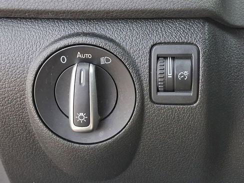 Used 2016 Volkswagen Tiguan S FWD image 9