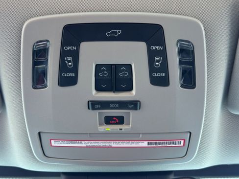 Used 2023 Toyota Sienna XLE w/ XLE Plus Package image 32