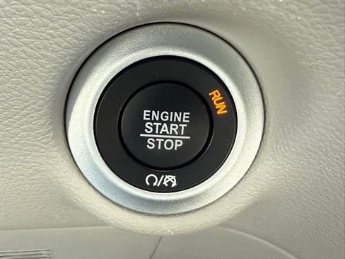 Certified 2024 Chrysler Pacifica Touring-L image 31