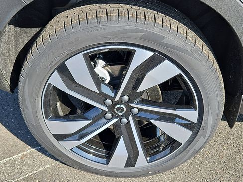 New 2026 Volvo XC40 B5 Plus w/ Climate Package image 7