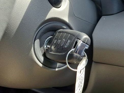 Used 2025 Hyundai Elantra SE image 23