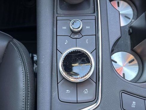 Used 2024 Cadillac XT6 Luxury image 32