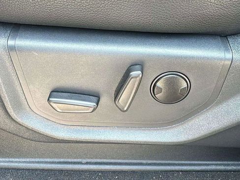 Used 2022 Ford F250 Lariat w/ Black Appearance Package image 10