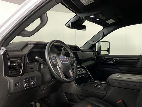 Used 2024 GMC Sierra 3500 AT4 AWD/4WD image 3