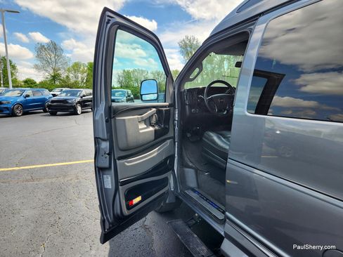 Used 2023 Chevrolet Express 2500 RWD image 34