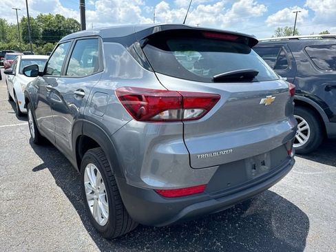 Used 2021 Chevrolet TrailBlazer LS FWD image 2