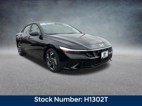 New 2025 Hyundai Elantra Limited image 7