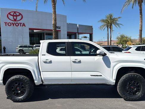 Used 2025 Toyota Tacoma SR5 image 8