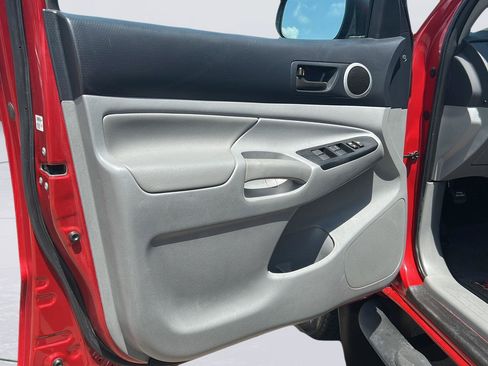 Used 2013 Toyota Tacoma PreRunner w/ SR5 Pkg RWD image 8