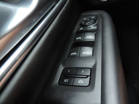 Used 2023 Chevrolet Suburban Z71 w/ Luxury Package image 29