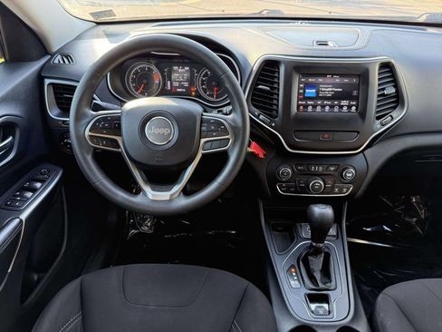 Used 2019 Jeep Cherokee Latitude w/ Popular Appearance Group FWD image 17