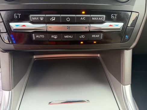 Used 2020 Ford Explorer Platinum w/ Premium Technology Package AWD/4WD image 27