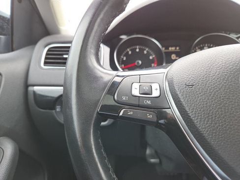 Used 2017 Volkswagen Jetta SEL FWD image 21