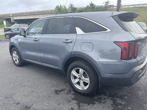 Used 2023 Kia Sorento LX AWD/4WD image 6