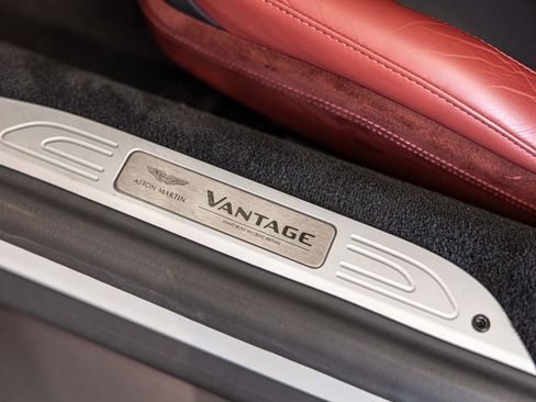 Used 2023 Aston Martin V8 Vantage Coupe image 21