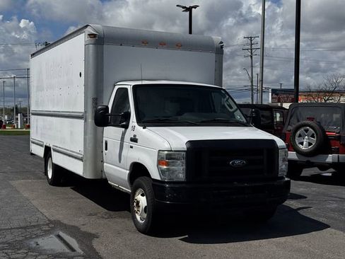 Used 2010 Ford E-350 and Econoline 350 Super Duty image 3