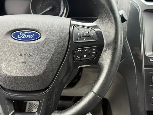 Used 2017 Ford Explorer XLT w/ Equipment Group 202A AWD/4WD image 15