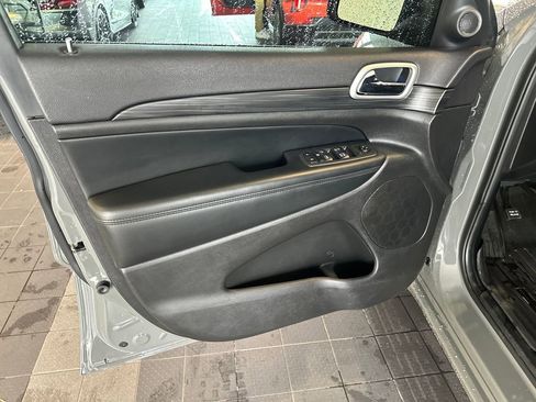 Used 2020 Jeep Grand Cherokee Altitude AWD/4WD image 16