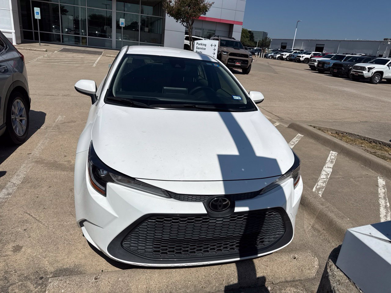 Used 2021 Toyota Corolla LE FWD image 2