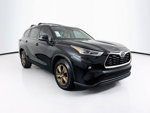 Used 2022 Toyota Highlander Bronze Edition FWD image 9