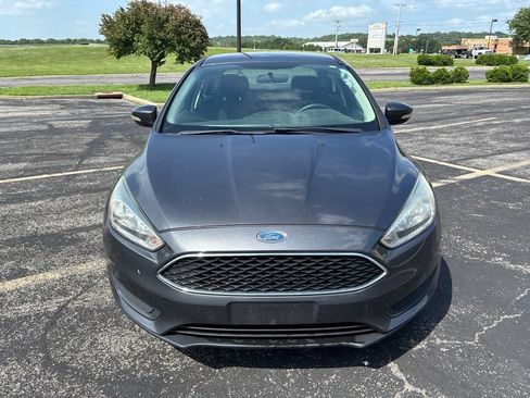 Used 2016 Ford Focus SE FWD image 2
