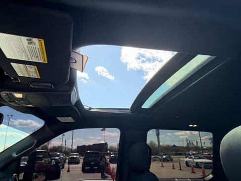 Used 2018 Ford F150 XLT w/ Equipment Group 302A Luxury AWD/4WD image 9